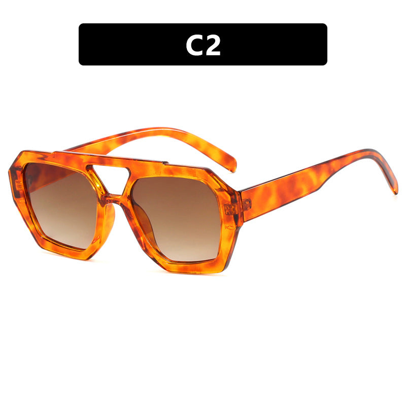 Oversized Leopard Frame Sunglasses – Bold Summer Eyewear for Beach & Vacation Style