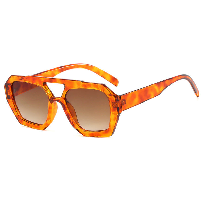 Oversized Leopard Frame Sunglasses – Bold Summer Eyewear for Beach & Vacation Style